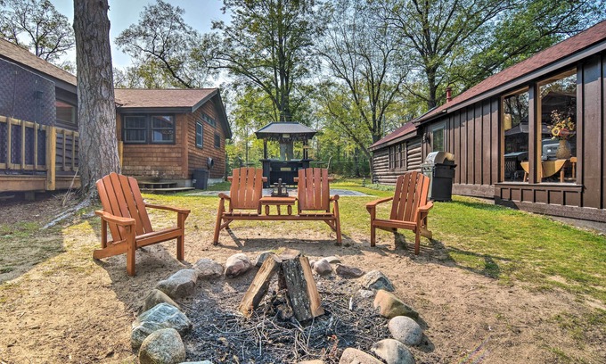 Atlanta Cabin | Cabin on Rush Lake w/Bar, Grill & Kayaks!