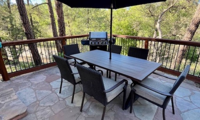 Mountain Club Cabin | Cabin Retreat in Prescott
