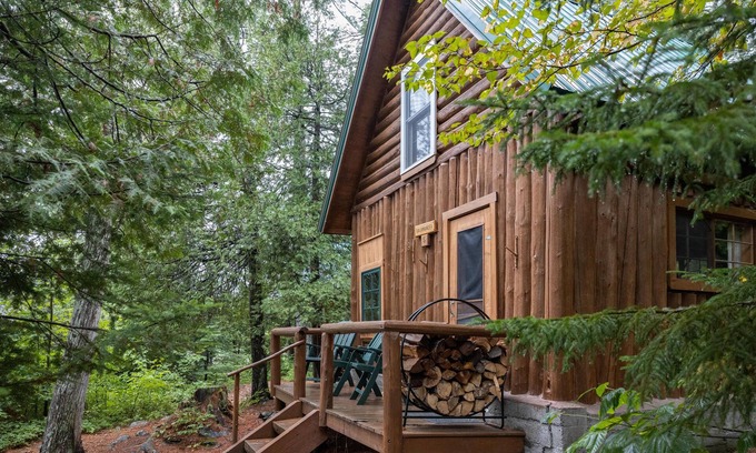 Monson House | Cabin, two queen beds with shared bathroom
