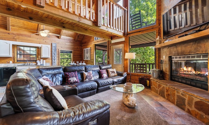Pigeon Forge Cabin | Cabin w/GameRm + Hot Tub & Dollywood Fireworks