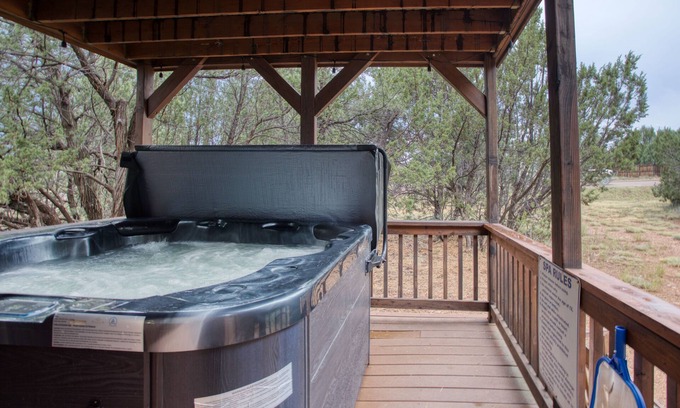 Heber Cabin | Cabin w/loft, private hot tub, and star-gazing deck! Sleeps 6!