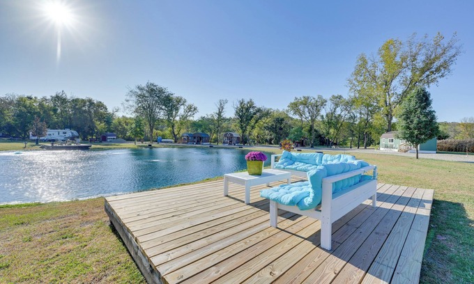 Austinville Apartment | Cabin w/Trail & Pond Access in Steamboat Rock!