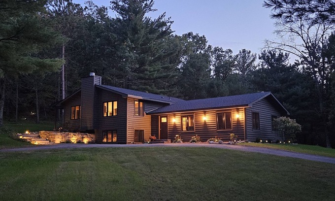 Adams Cabin | Cabin with hot tub, heated swimming pool and acres of backyard hiking