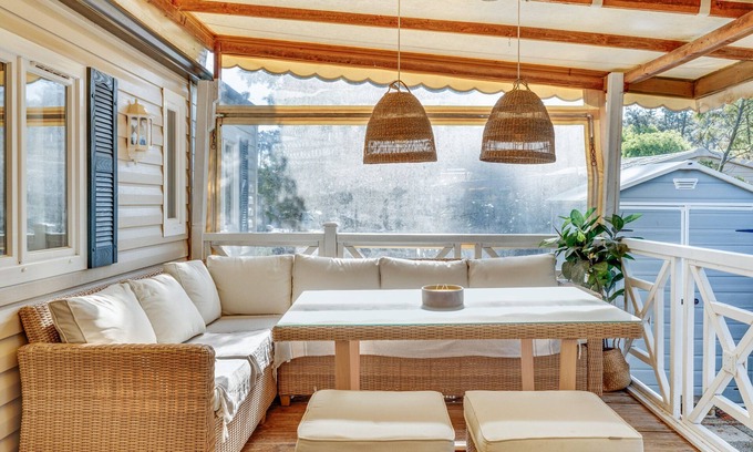 Claouey RV Rental | Cabine 70 - Mobile Home 'Lège-Cap-Ferret' with Private Terrace, Private Garden and Air Conditioning