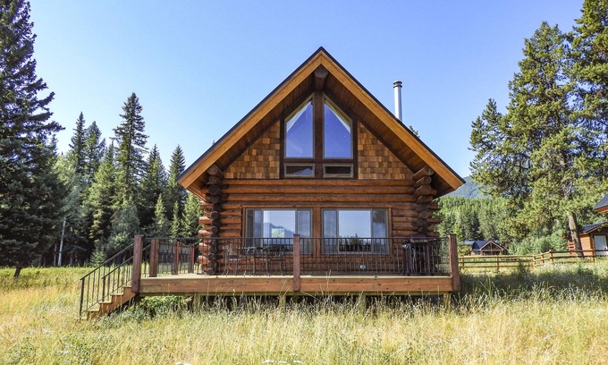 Polebridge Cabin | Cabins At Hay Creek- Beautiful Log Cabin Stunning Views of Glacier National Park