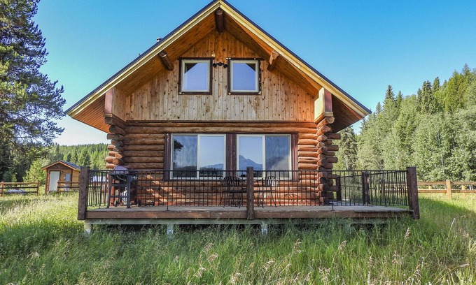 Polebridge Cabin | Cabins At Hay Creek Gorgeous Log Cabin Stunning Views of Glacier National Park