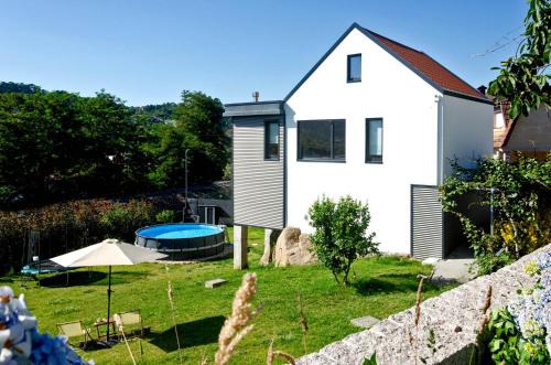 Mos House | Cachada Turhouse