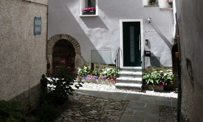 Villa di Chiavenna Apartment | CADELAVE APARTMENT