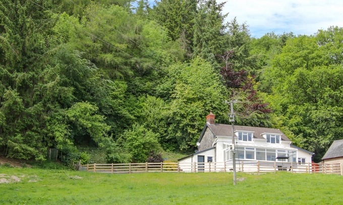 Pontdolgoch Cottage | CAESAMSON, pet friendly, character holiday cottage in Caersws