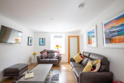 Ballater House | Cairnie Cottage