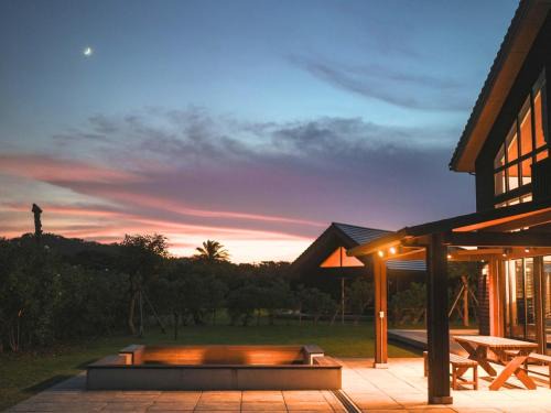 Tateyama Villa | Cairns House by SANA