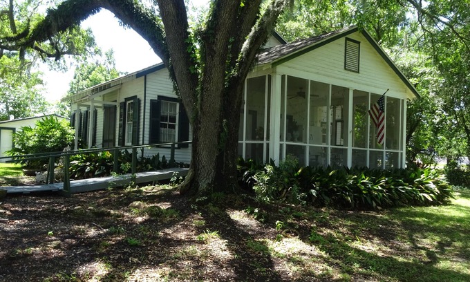 Bayou Vista Cottage | Cajun Jack Cottage on the River
