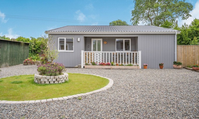 Jameston Cottage | CALDEY LODGE (BIER WOOD LODGES), pet friendly in Manorbier