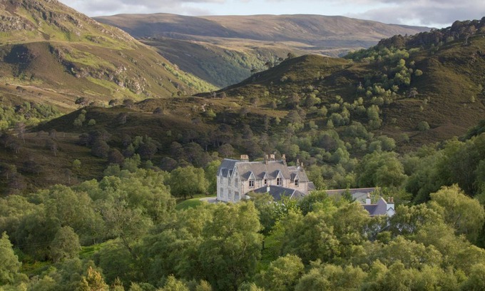 Ardgay Villa | Caledonian Lodge - Seven Bedroom Villa, Sleeps 14