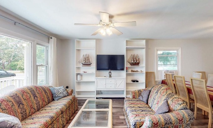 Shady Side House | Calloway Drive Retreat