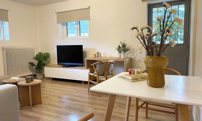 Glyfada House | Calm 1-bedroom house in Glyfada