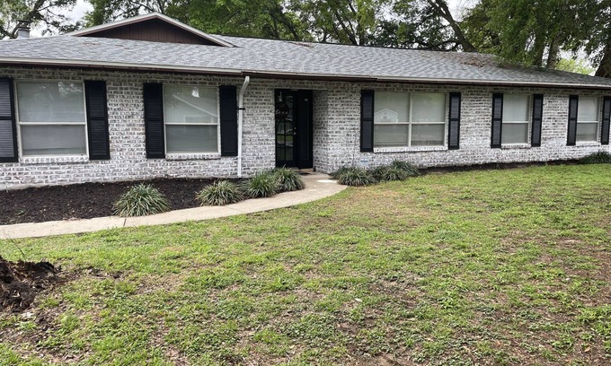 Fort King District House | Calm and Cozy Healing Escape -3 bedroom home