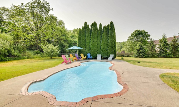 Columbia House | Calm Columbia Haven: Outdoor Pool, Hot Tub!