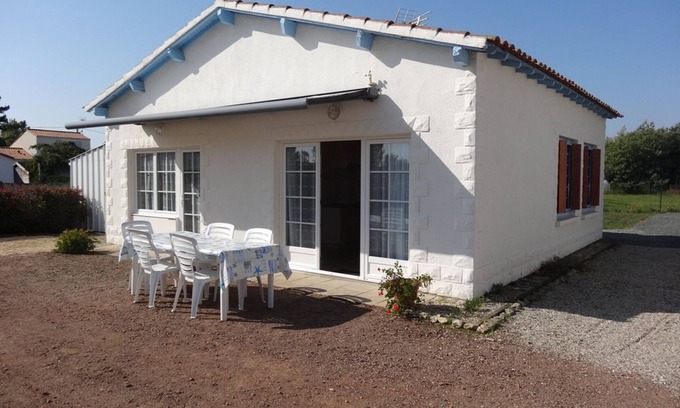 LʼAiguillon-sur-Mer House | Calm cottage near fishing with garden and wifi