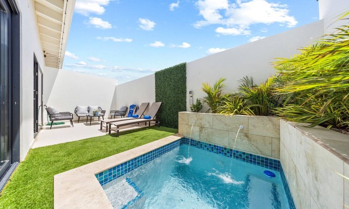 Ponton Condo | Calm & Cozy 2-Bedroom Island Retreat at Ponton Paradise 2 by Bocobay
