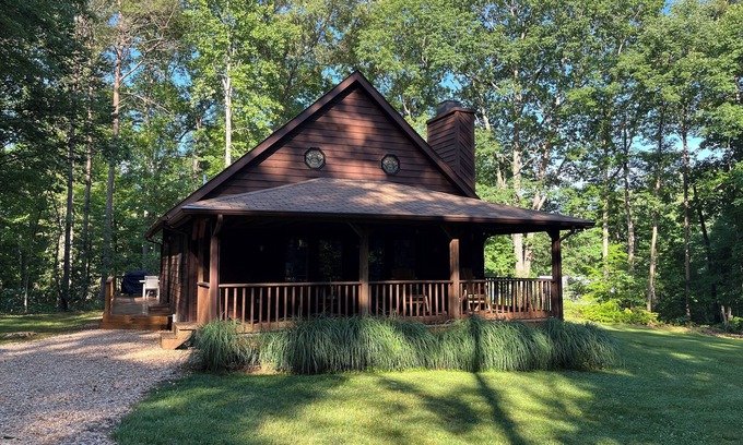 Livingston House | Calm Water Cabin Lake Anna