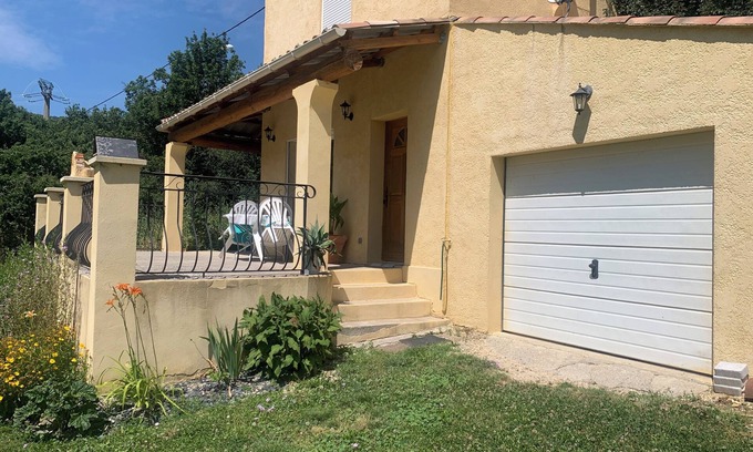 Les Omergues Cottage | Calme, Verdure et vue sur la Montagne de Lure