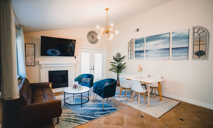 South Natomas House | Calming Coastal Oasis 3-bed 2-bath near central Sacramento, EV charger