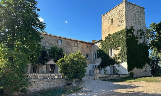 Saint-Gilles Apartment | Camargue farmhouse on the water's edge