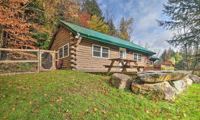 Jeffersonville House | Cambridge Cabin Less Than 2 Mi to Smugglers Notch!