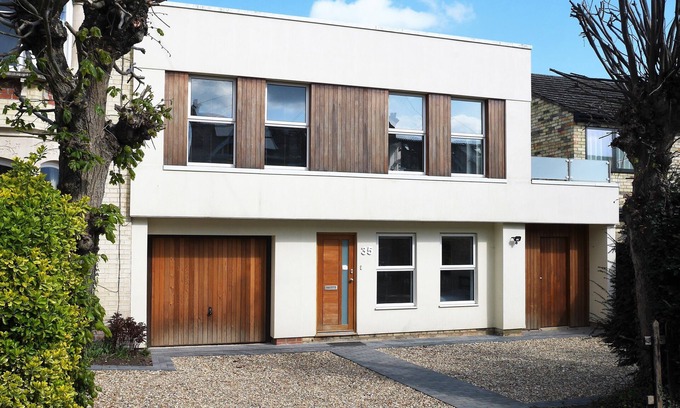 Cambridge House | Cambridge: Modern, spacious house in residential location close to city centre