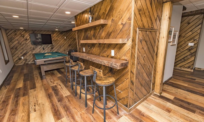 Cresco House | Camelback SKI Mts Firepit,Hottub,Casino,Kalahari Linen!