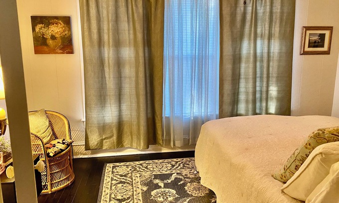 Fairhope House | Camellia Cottage Charming 2-bedroom house in Fairhope convenient to everything