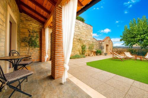 Tar-Vabriga House | Camera Mora