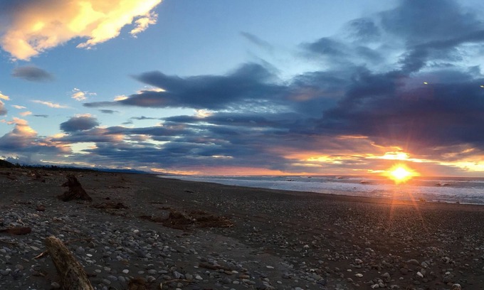 Greymouth House | Cameron's Beach Front