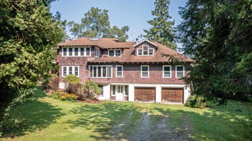 Shelburne House | Camp Roosevelt cottage