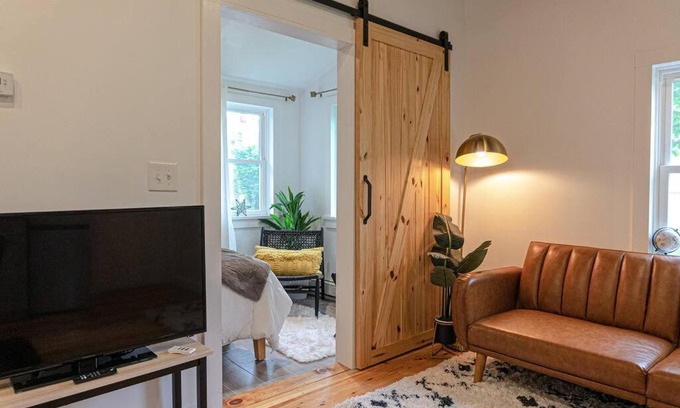 Lincoln Park House | Campfire Cottage Fireplace, fire pit & no chores!