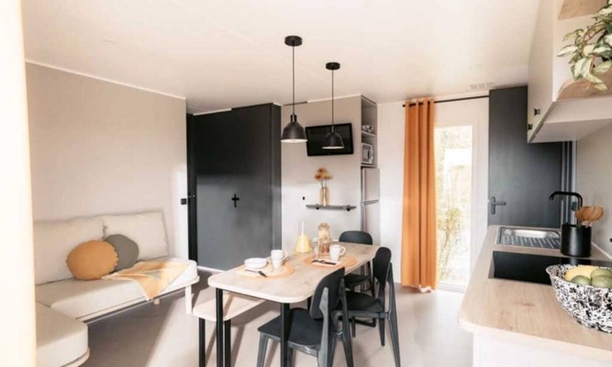 Aigueblanche House | Camping 3 étoiles - Piscine - ccbbhed