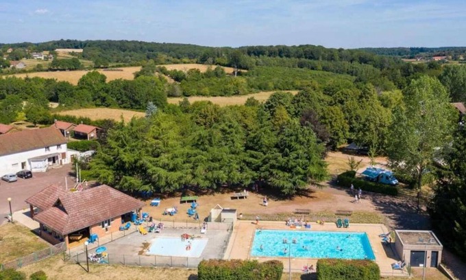 Saulieu House | Camping 3 étoiles - Piscine - eeiieh