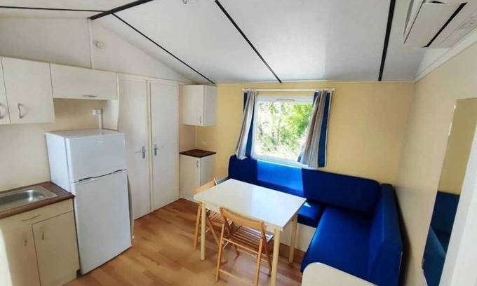 Saint-Honore-les-Bains House | Camping 3 étoiles - Piscine - ccbbhgb