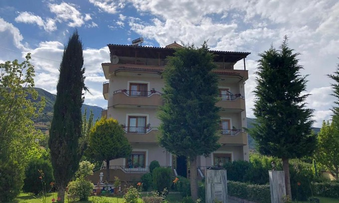 Udenisht Bed & Breakfast | Camping & Guest House Herges