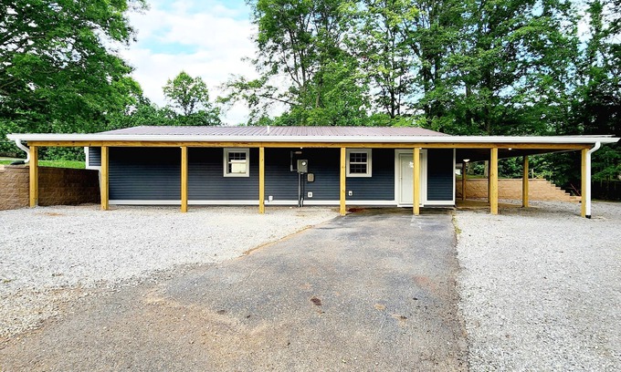 Burkesville House | Camping with the Cows near Dale Hollow Lake