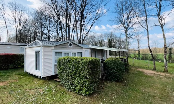 Pays-de-Belves House | Campsite Flower Les Nauves* - Mobil Home Confort 3 rooms 4 people semi-covered terrace