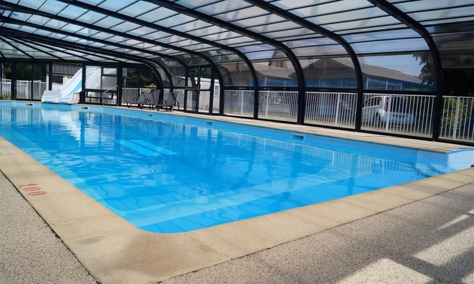 Beauvoir Hotel | Campsite Les Pommiers du Mont Saint Michel - Bedroom 2 rooms 2 adults 2 children - TV