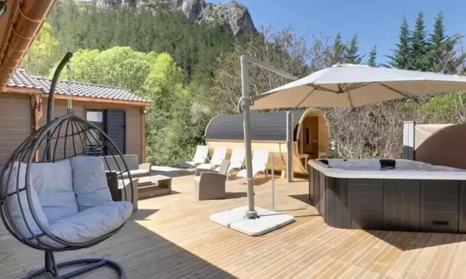Orpierre Ski Chalet | Campsite Les Princes d'Orange * - Chalet Exception SPA - 3 bedrooms including 2 master bedrooms - sheets, towels and plancha 8 persons