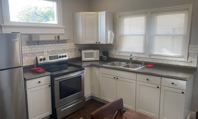 Old North Columbus House | Campus Crest B (Cozy 2 bdrm Near Campus Townhouse)