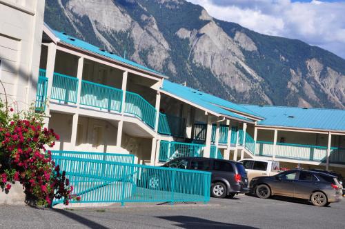 Lillooet Hotel | Canadas Best Value Inn Mile-0-Motel Lillooet