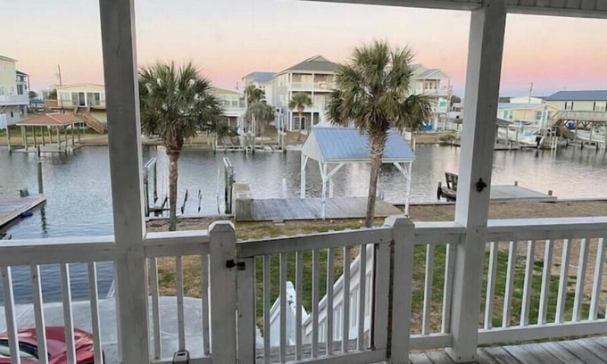 Surf City House | Canal & Coastal Retreat