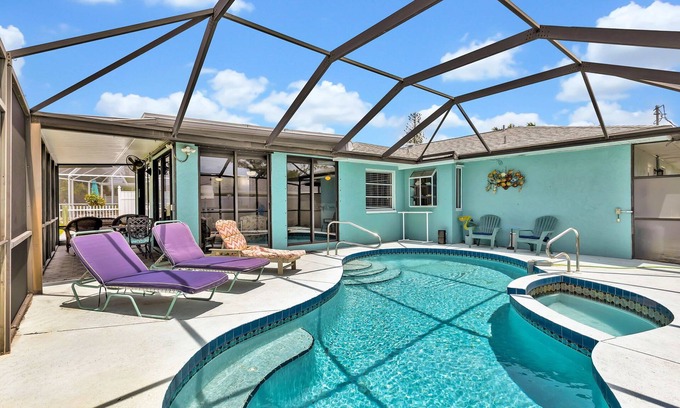 Nokomis House | Canal Front 3 Bed 2 Bath Pool Home Mins from Casey Key Beach