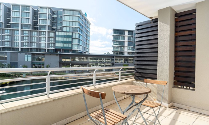 Victoria and Alfred Waterfront Apartment | Canal Quays 202