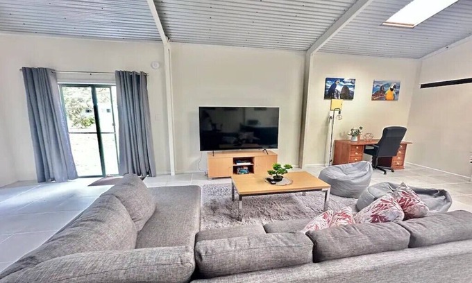 Brownlow Ki House | CandE’s Guesthouse